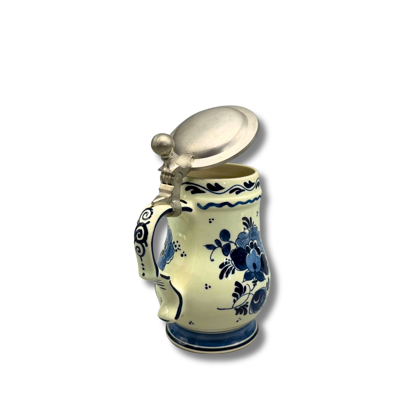 HANDPAINTED PORCELAIN BEER MUG WITH LID.