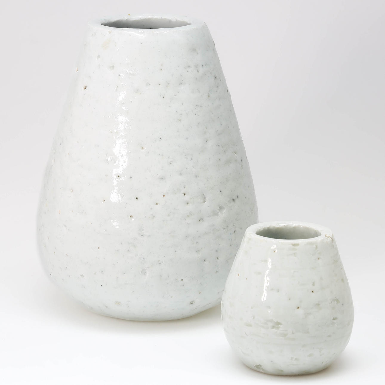GUNNAR NYLUND. Two chamotte stoneware vases, Rörstrand.