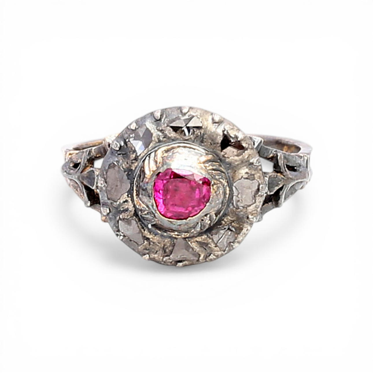 Ruby and diamonds rosette ring, 19th Century.