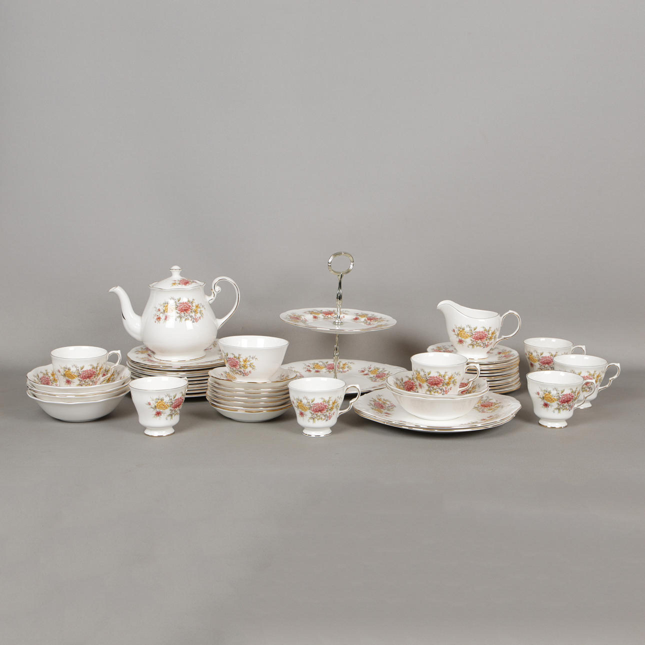 A COLCLOUGH 'AMANDA' PATTERN TEA SET.