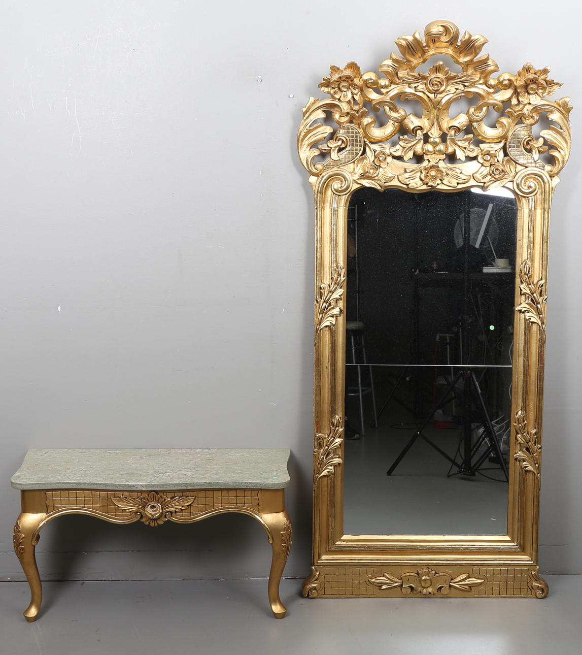 SPEGEL med TRYMÅBORD, nyrokoko, sent 1800-tal.