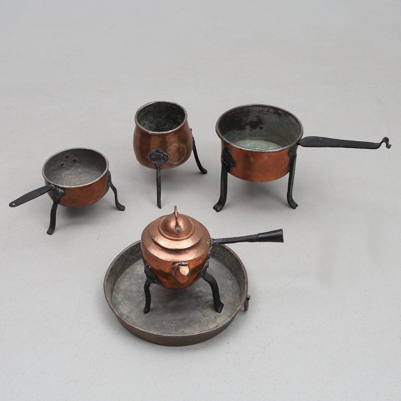 A set of five copper objects, 18th/20th century.