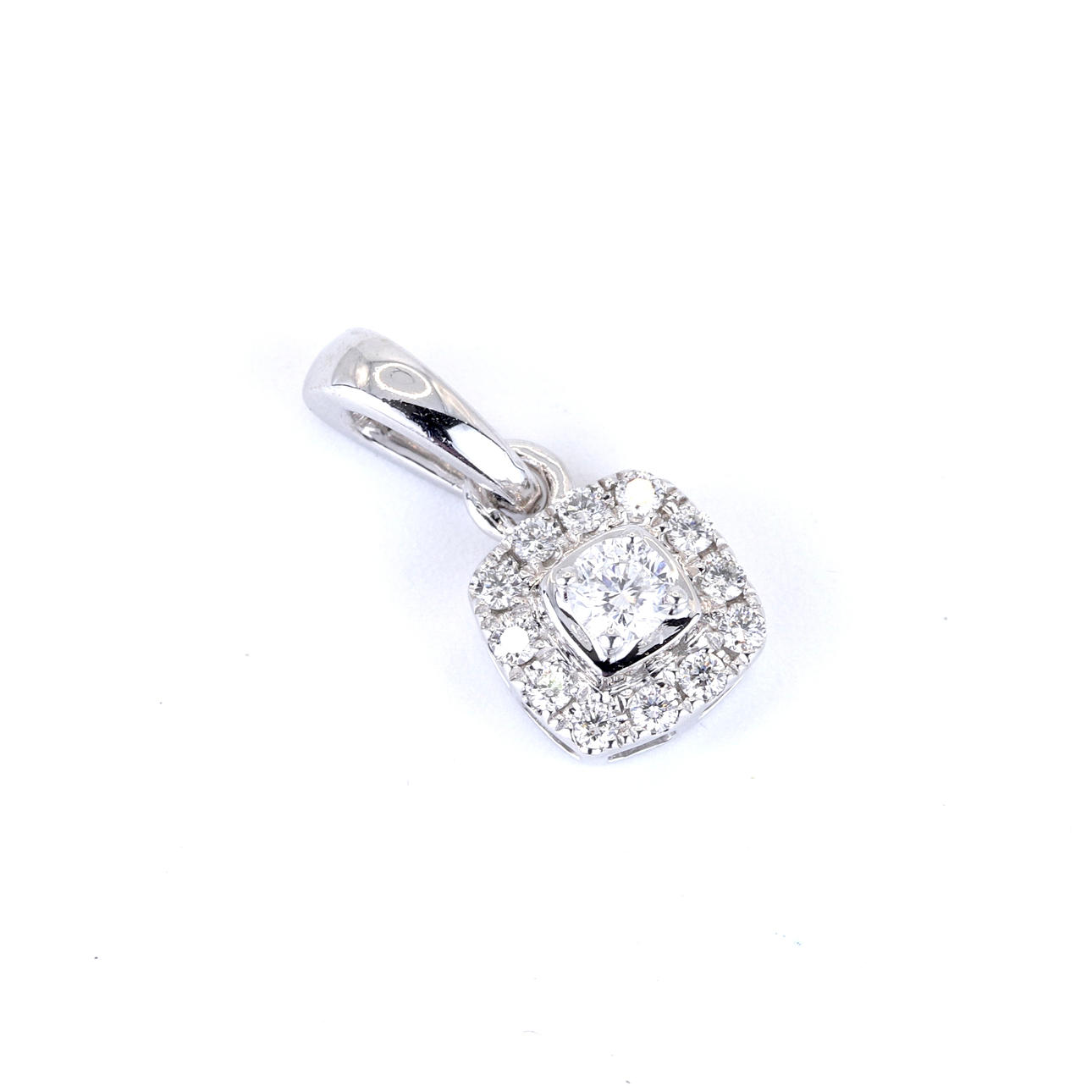 18CT WHITE GOLD DIAMOND SET PENDANT.
