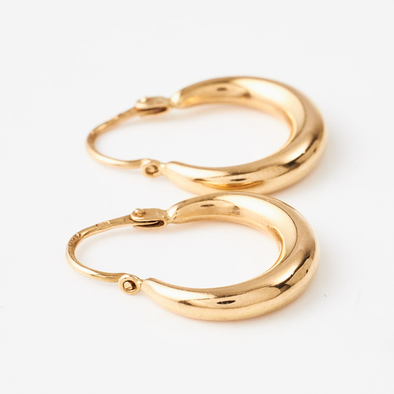 ÖRHÄNGEN, ett par, 18K guld. Smycken & Ädelstenar - Örhängen - Auctionet