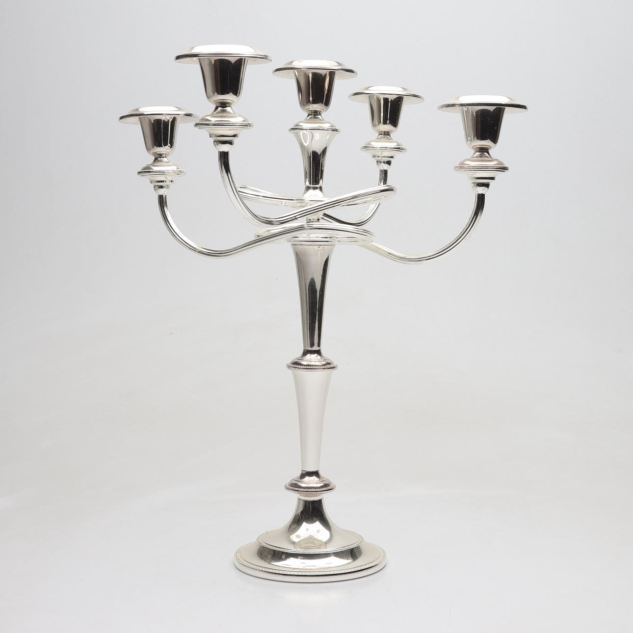 KANDELABER, vitmetall, 1900-talets andra hälft.