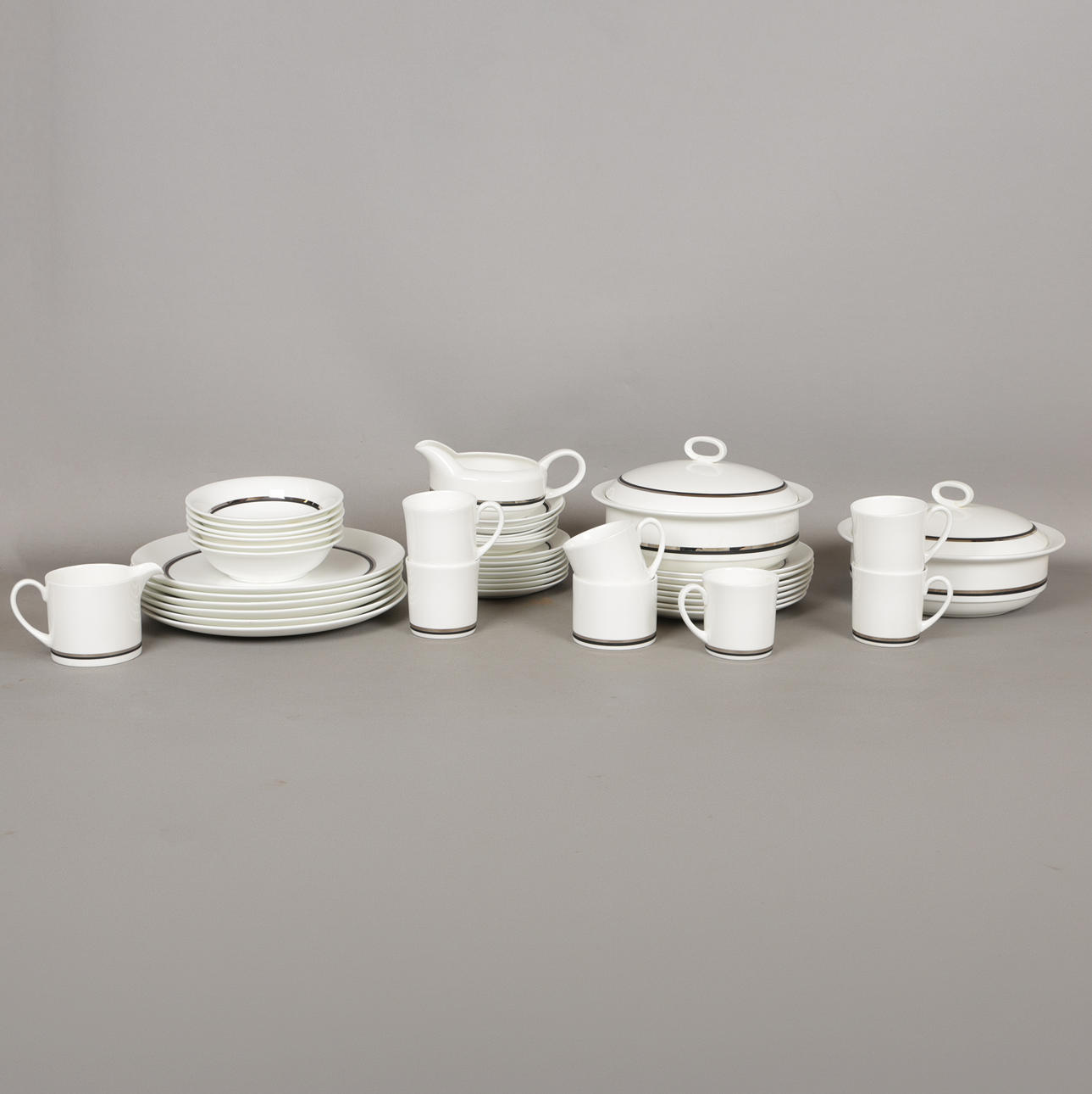 A WEDGWOOD 'CHARISMA' DINNER AND COFFEE SET.