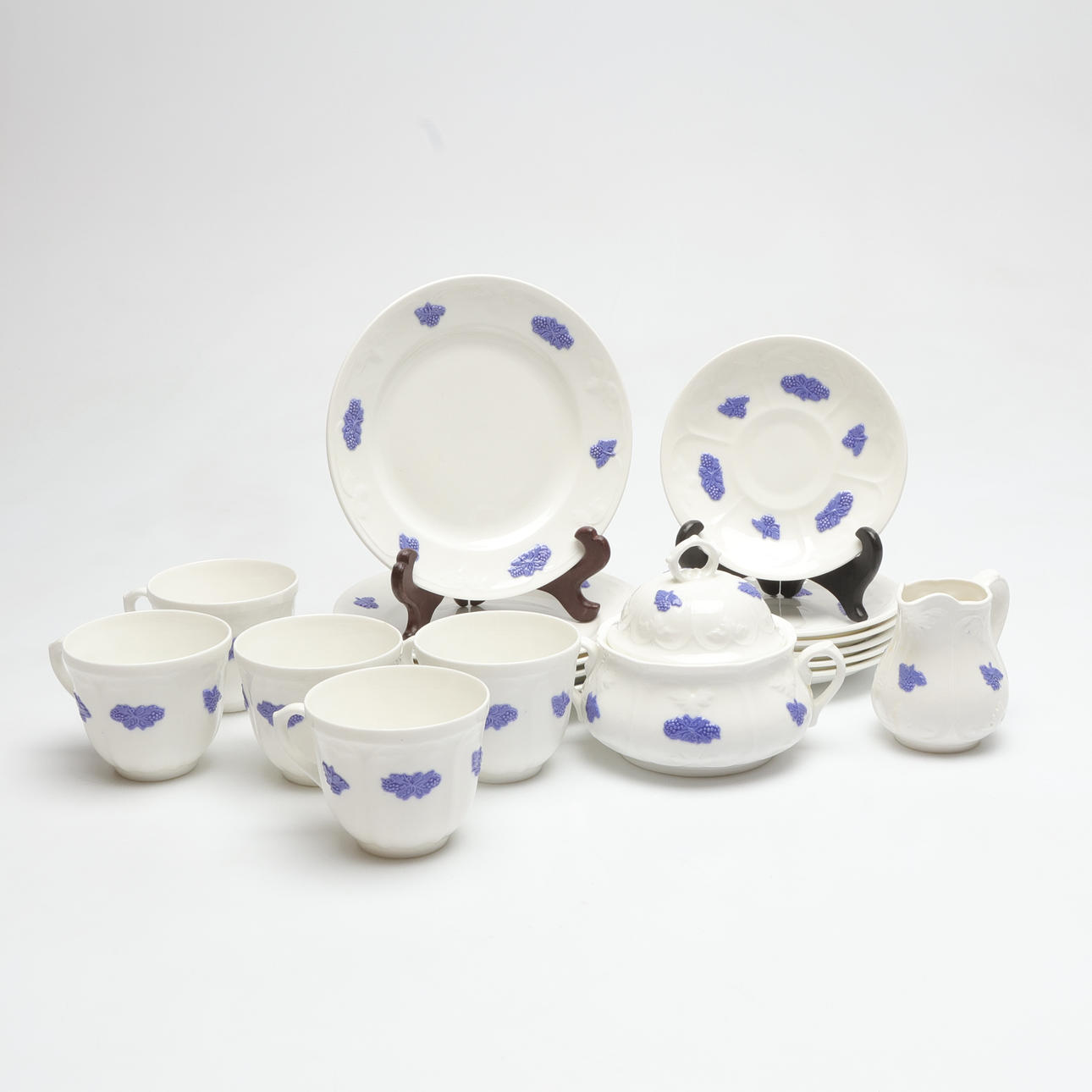 A 12-piece tableware set, blue flower, Gustavsberg.