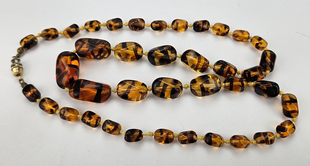 COLLIER, bärnstensfärgade glasstenar, 1900-tal.