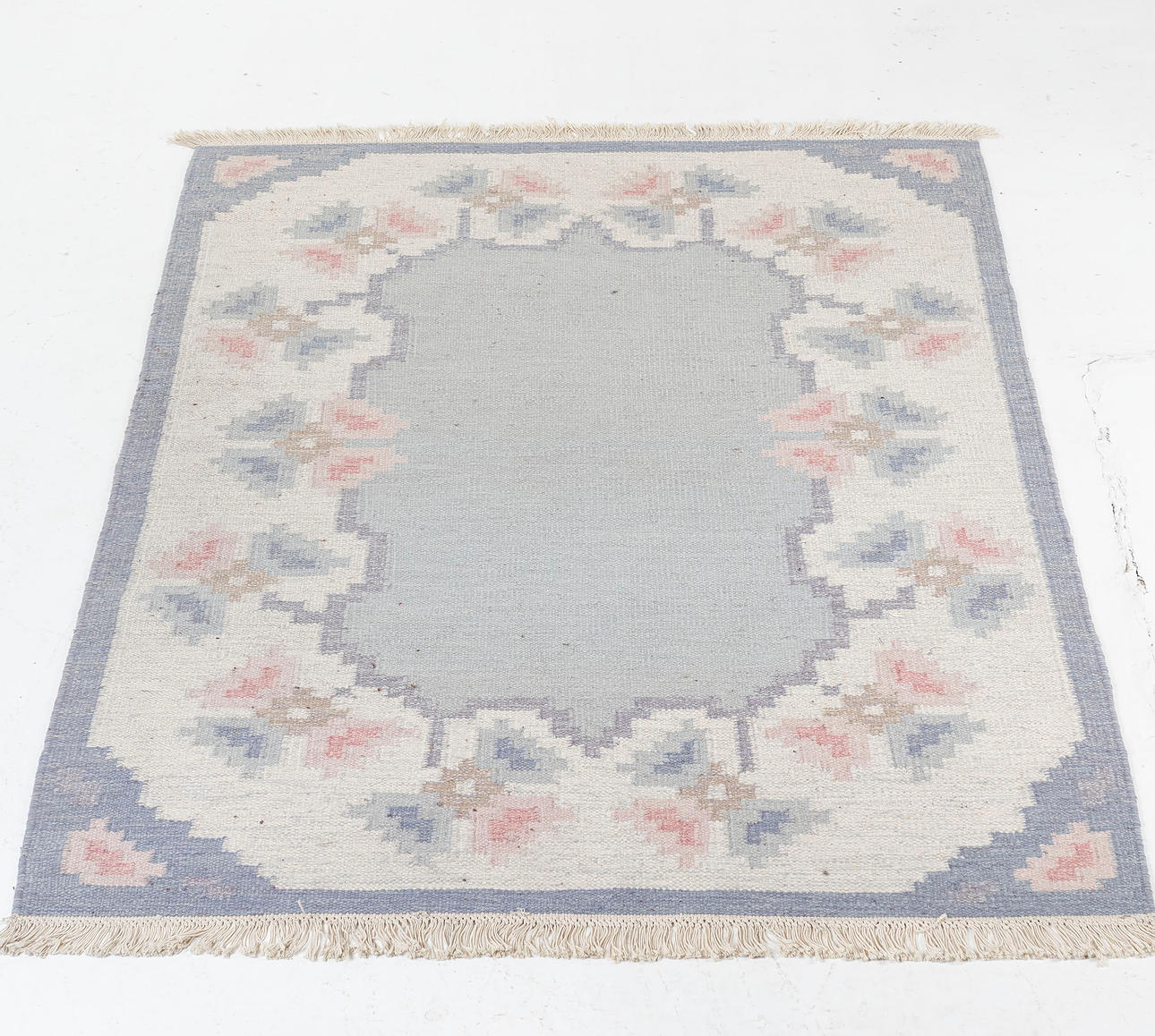 MATTA, rölakan ca 220 x 140 cm.