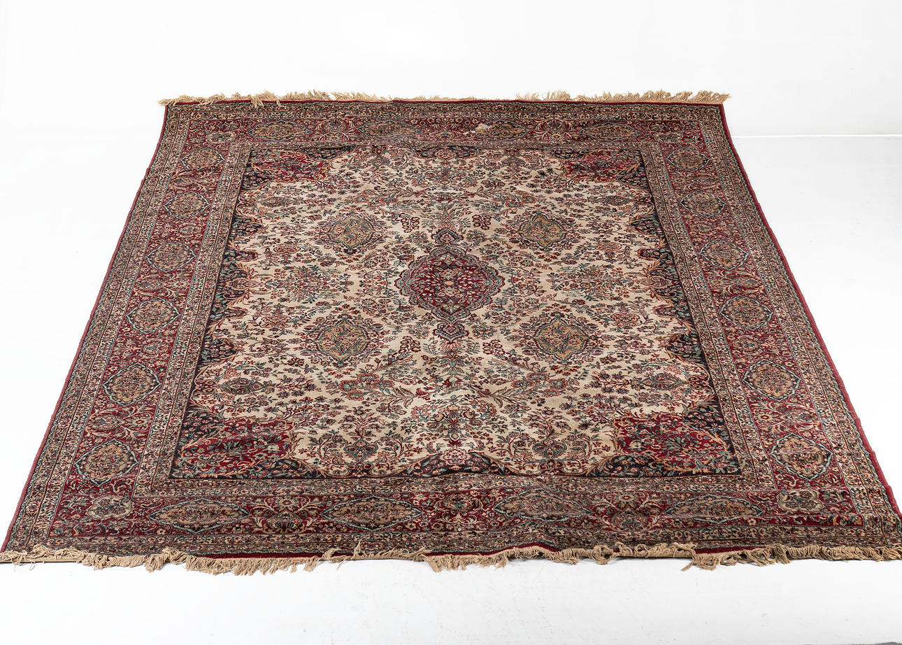 CARPET, machine-knotted orient approx. 350 x 245 cm.
