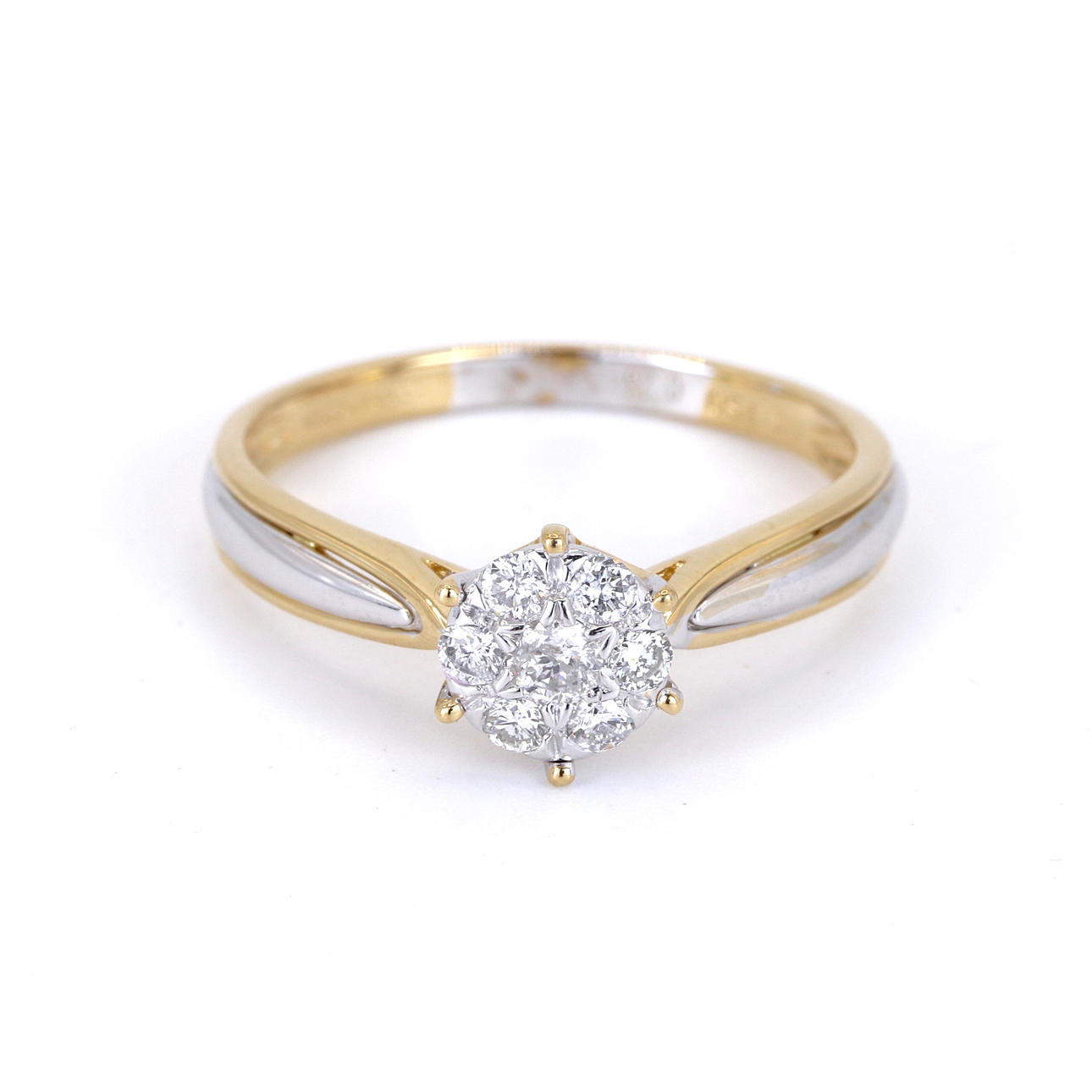18CT GOLD DIAMOND SET CLUSTER RING.