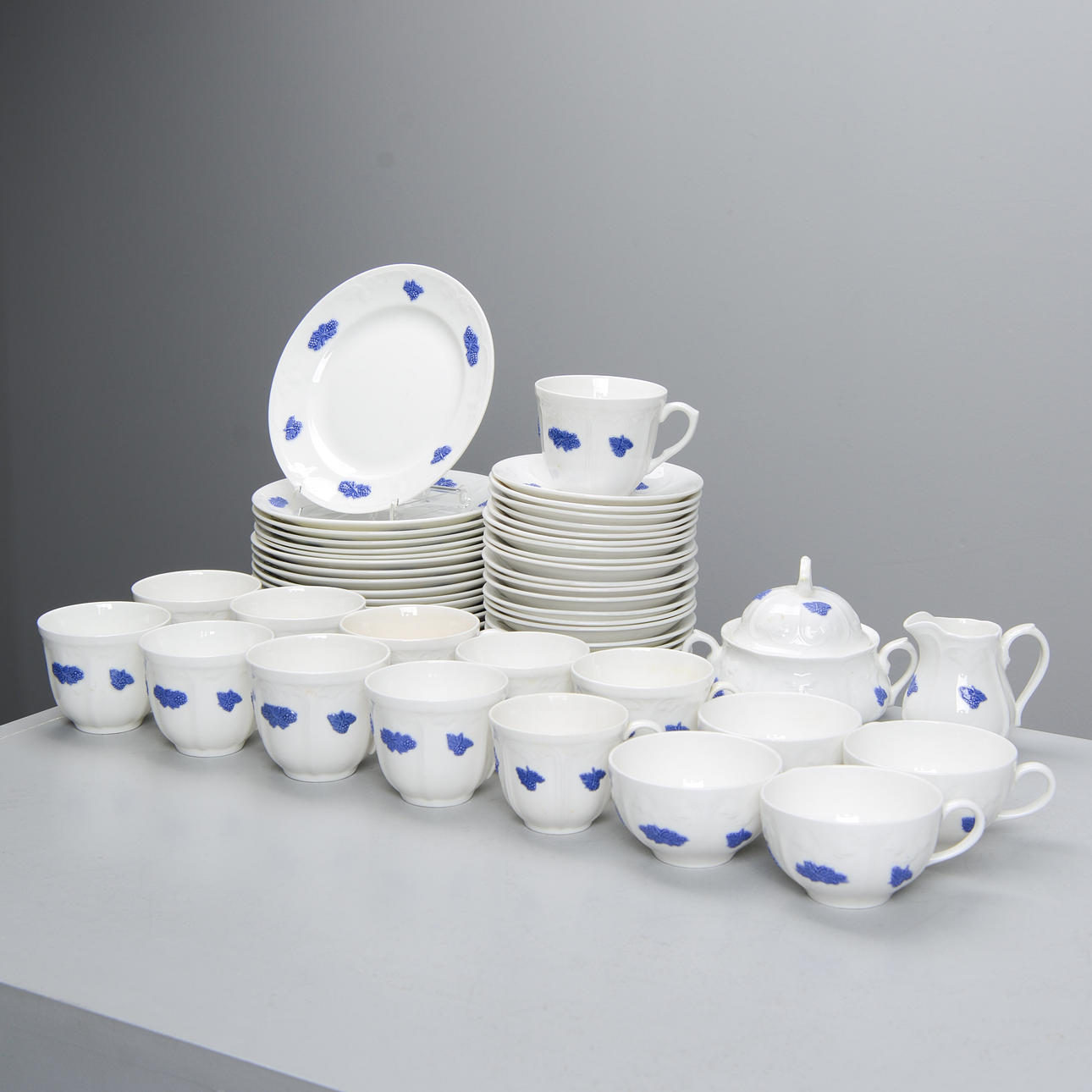 SERVISDELAR, 36 st, "Blå Blom", Gustavsberg.