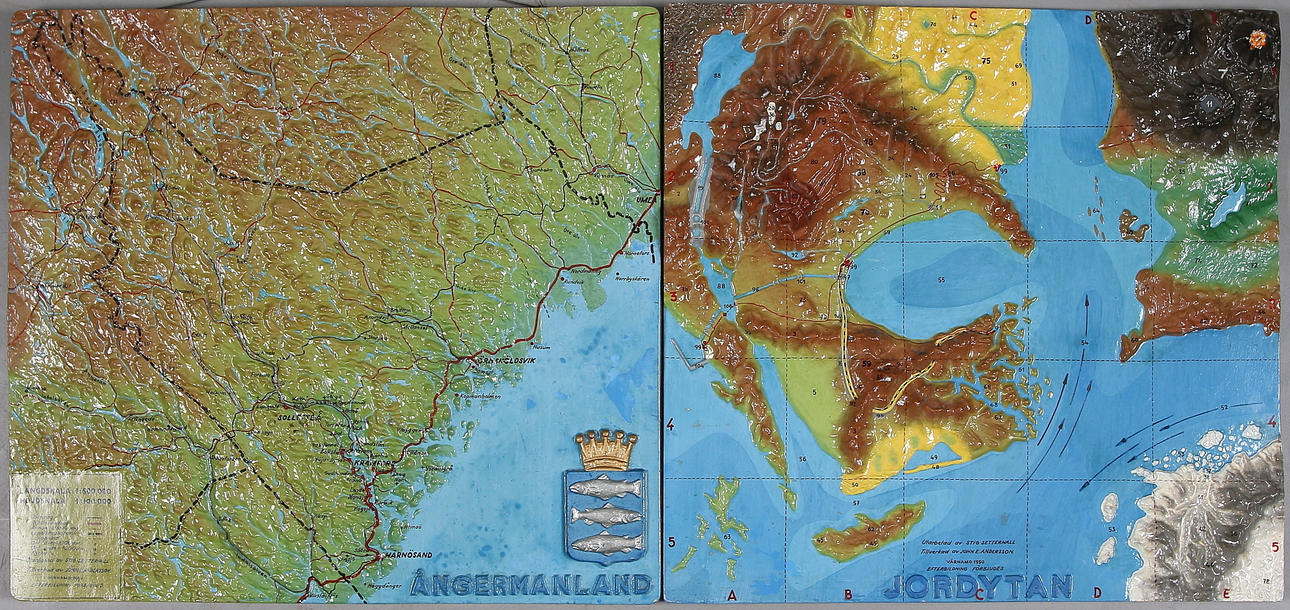 KARTOR, 2 st. emaljerad vitmetall, 3D, för undervisningssyfte, 1900-talets mitt.