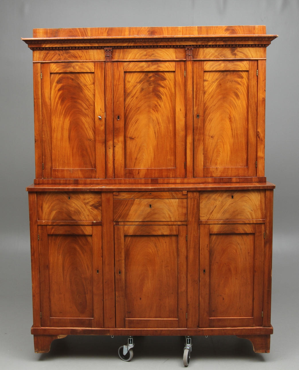 MATSALSSKÅP, mahogny, 1800-talets första hälft.