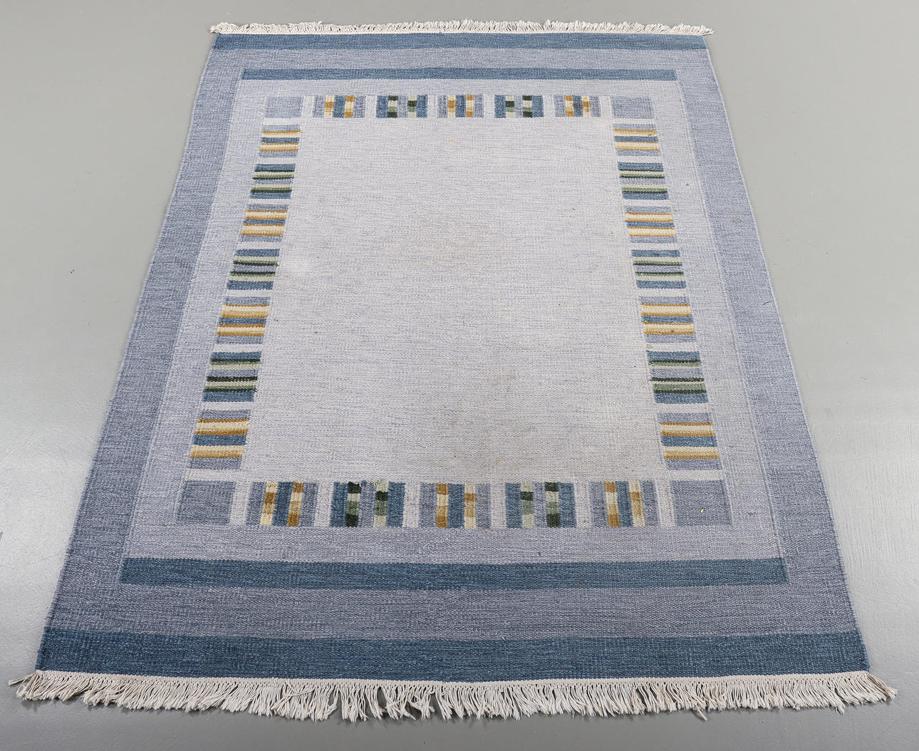 CARPET Yarn, 240x175 cm.