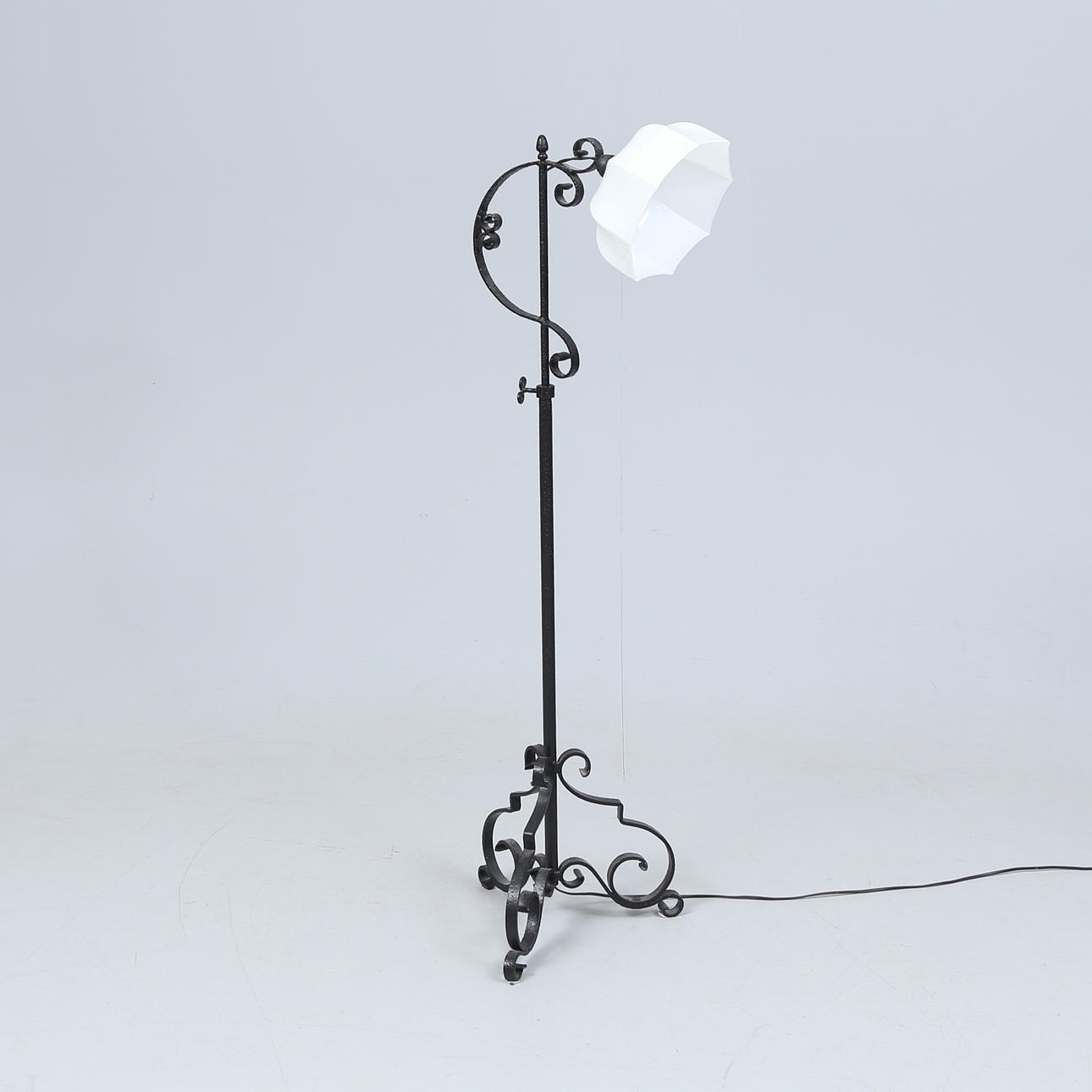 GOLVLAMPA, smide, 1900-tal.