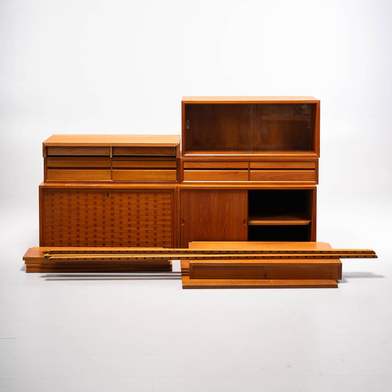 POUL CADOVIUS. Reolsystem i teak, 'Royal System', Danmark.