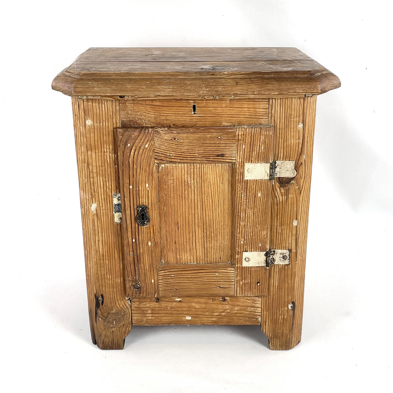 ICE CABINET/REFRIGERATOR. A pine, 18th/20th century.