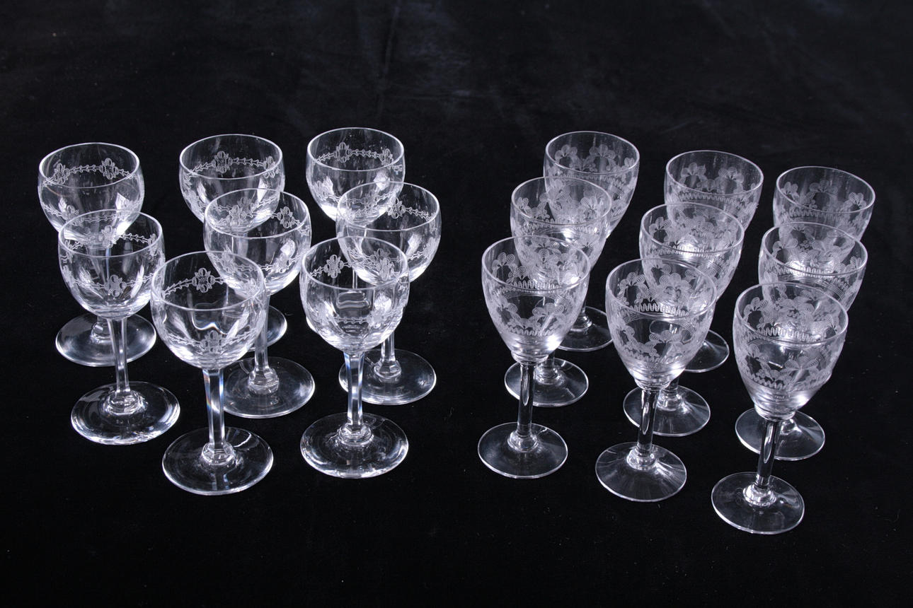 SNAPSGLAS med etsad dekor, möjligtvis reijmyre, 23 st.