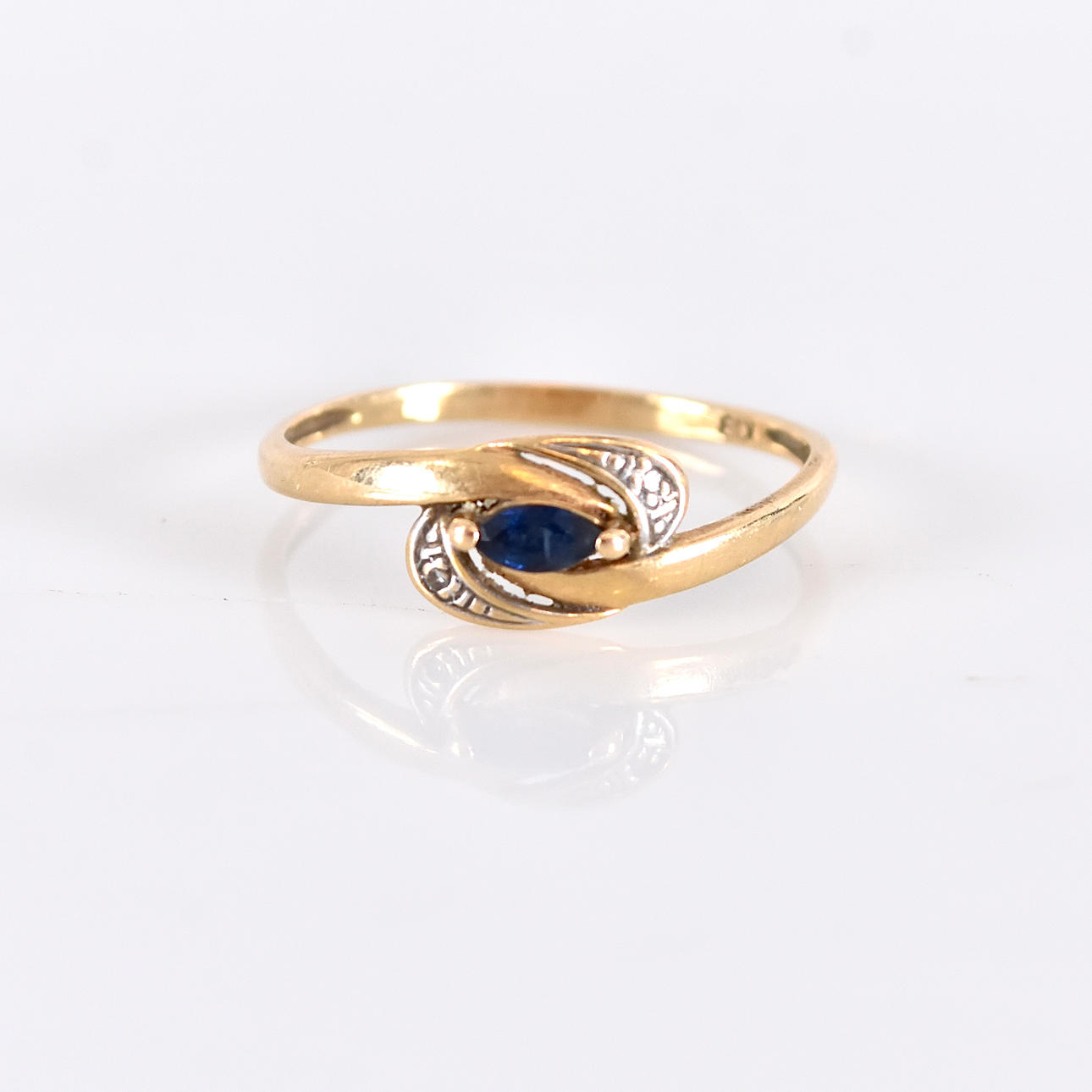 RING, with blue stone, 18K.