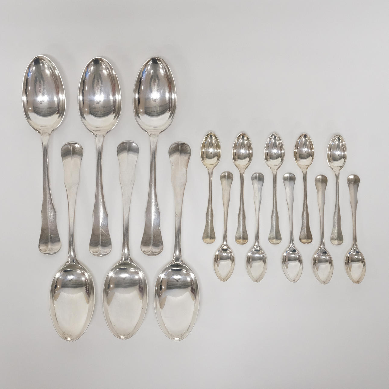 SPOONS, SILVER, 16 PIECES.