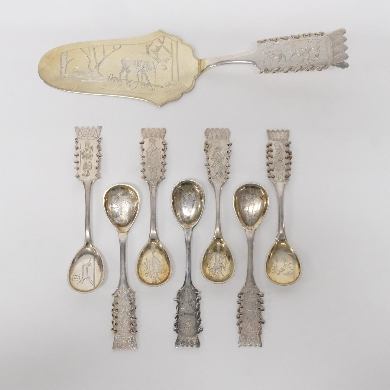 SPOONS AND CAKE SHOVEL, SILVER, SAME, 8 PIECES.