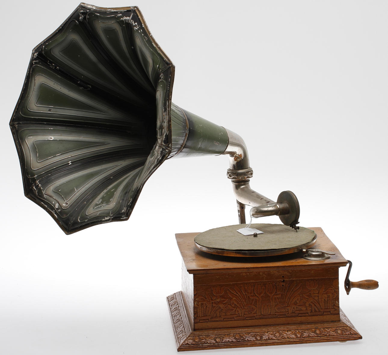 TRATTGRAMMOFON. Sekelskiftet 1900.