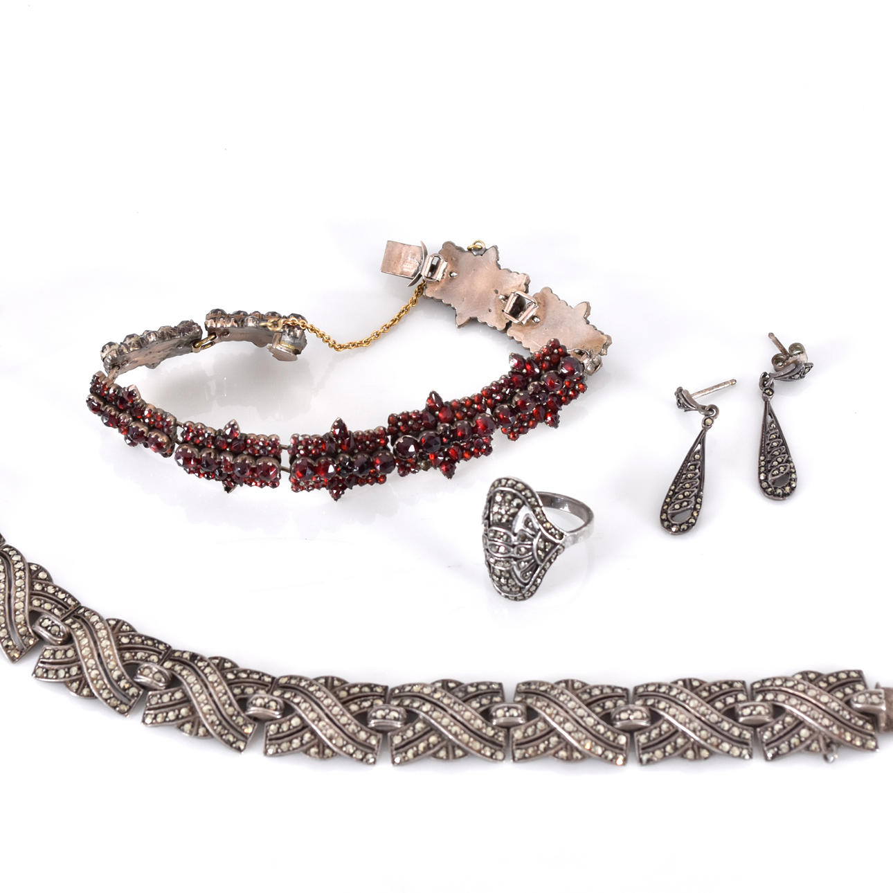 LOT JEWELLERY, 5 pieces, mostly silver.