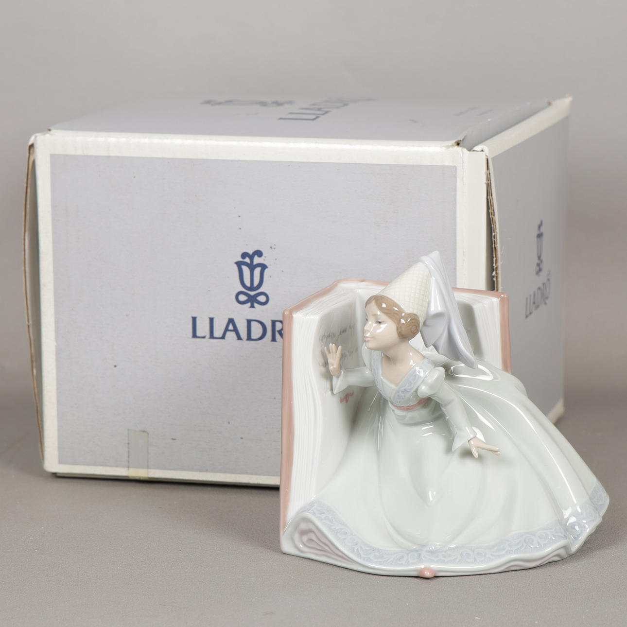 LLADRO 'A FAIRY TALE PRINCESS' FIGURE.
