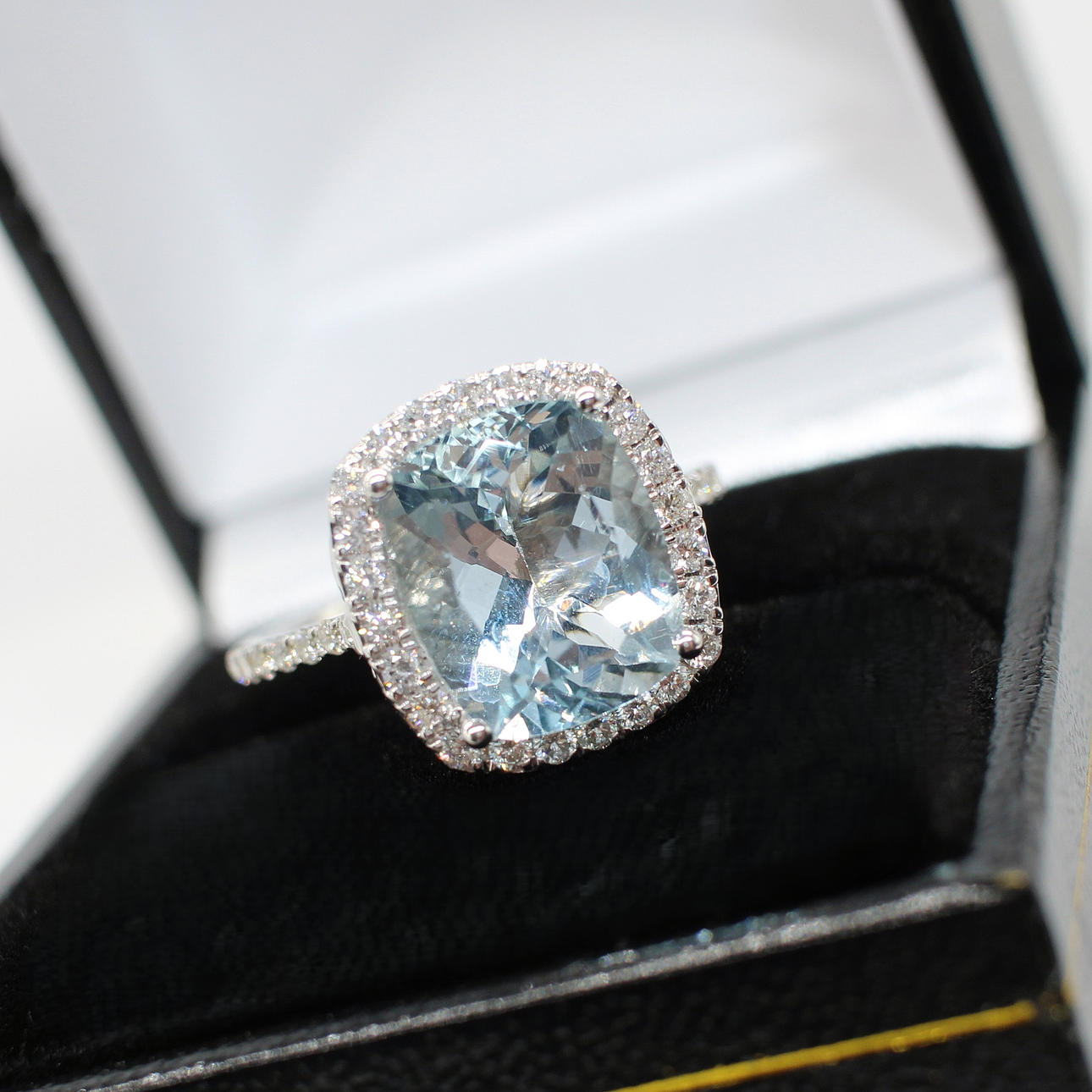 AQUAMARINE & DIAMOND CLUSTER RING.