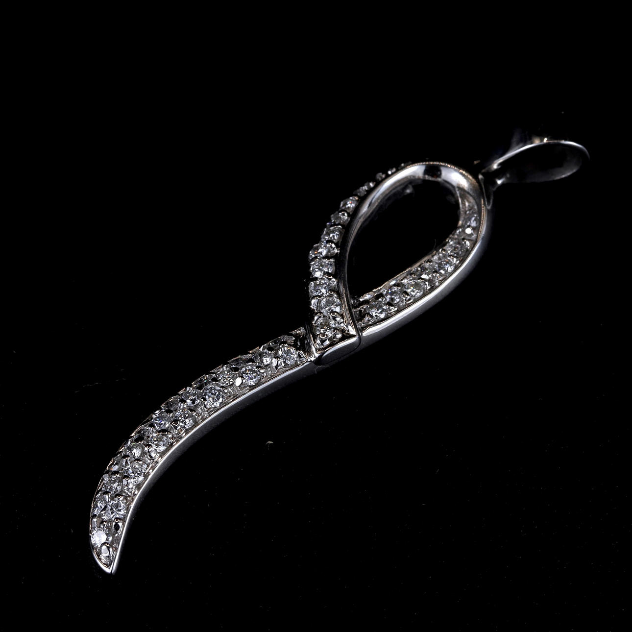 18CT WHITE GOLD DIAMOND SET NECKLACE.