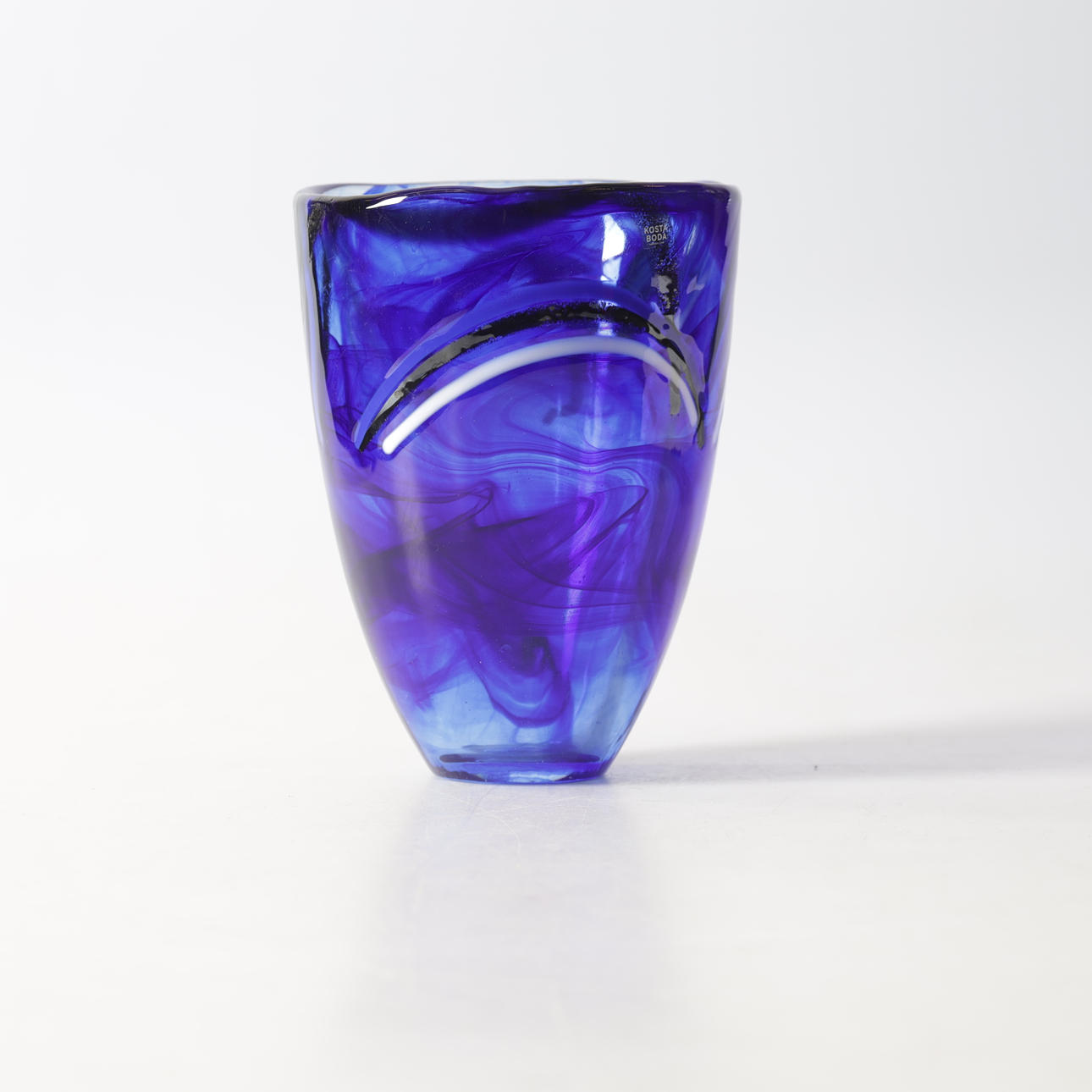 ANNA EHRNER. Vas, glas, Kosta Boda.