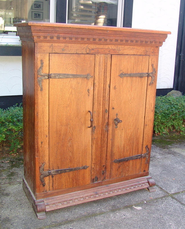 SLED SKÅP, Westfalen, daterat 1645 ek.