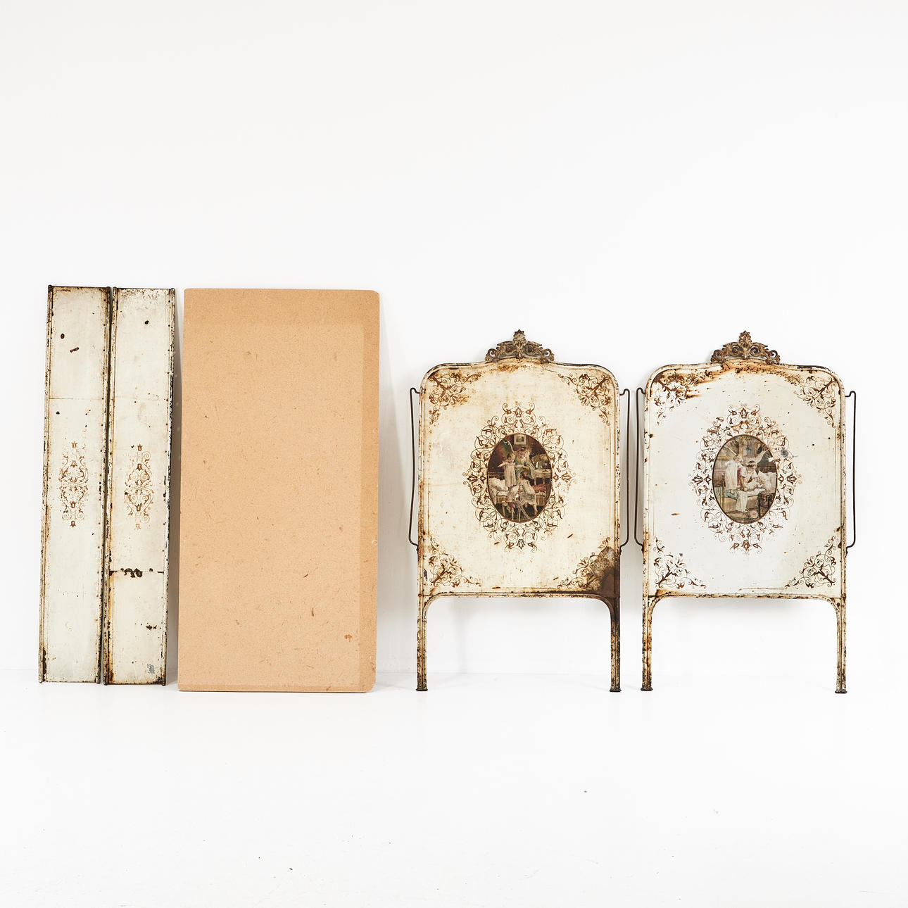 BARNSÄNG, 1900-talets första hälft, lackerad metall.