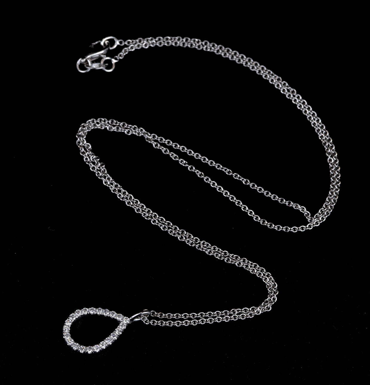 18CT WHITE GOLD DIAMOND SET NECKLACE.