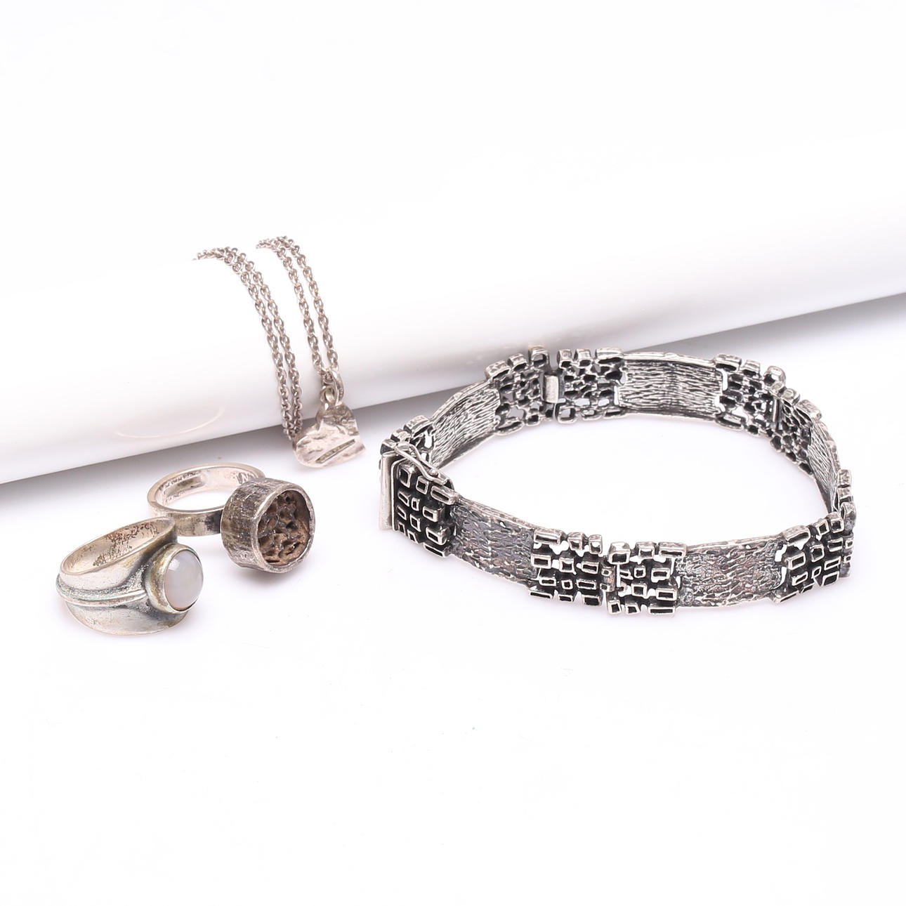 A 4-piece jewellery set, silver.