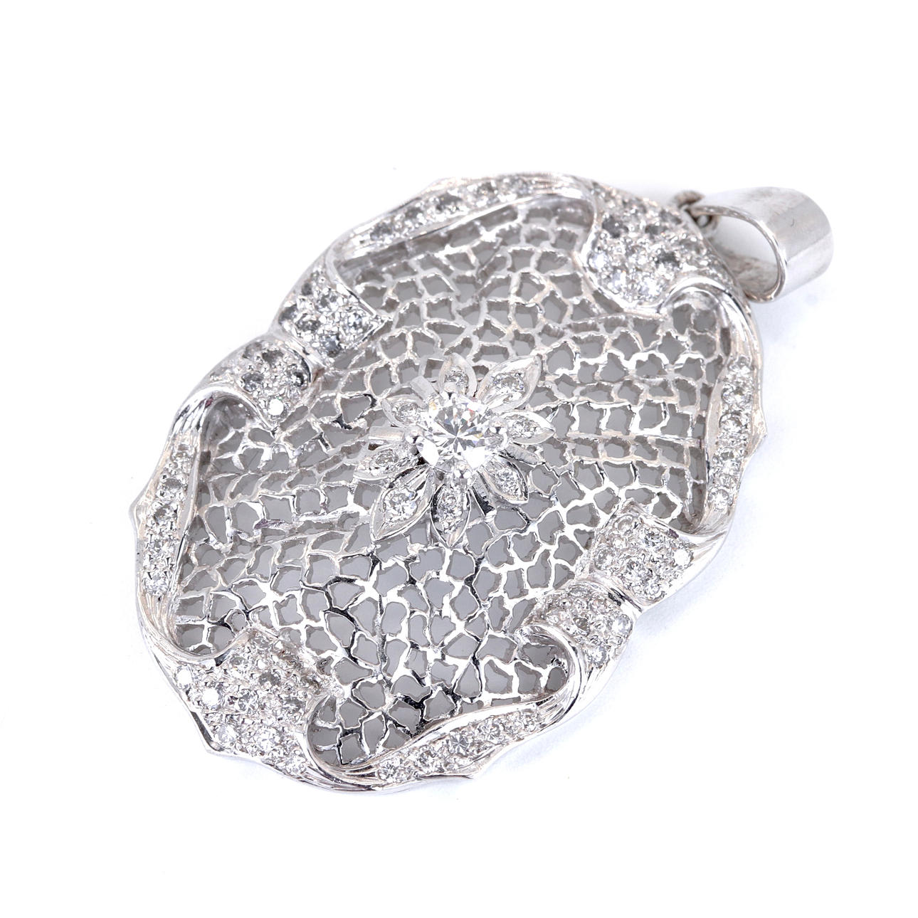 18CT WHITE GOLD DIAMOND SET PENDANT.