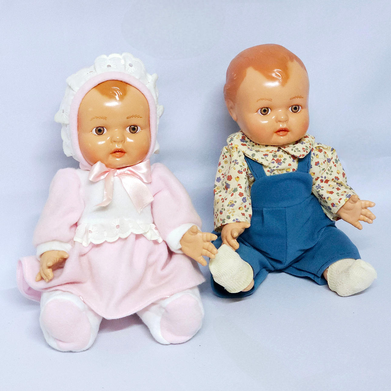 Model Art. Two baby dolls in celluloid.