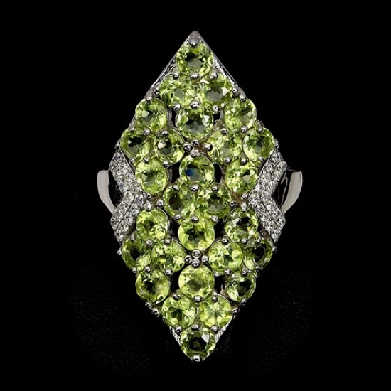 PERIDOT SILVER RING.