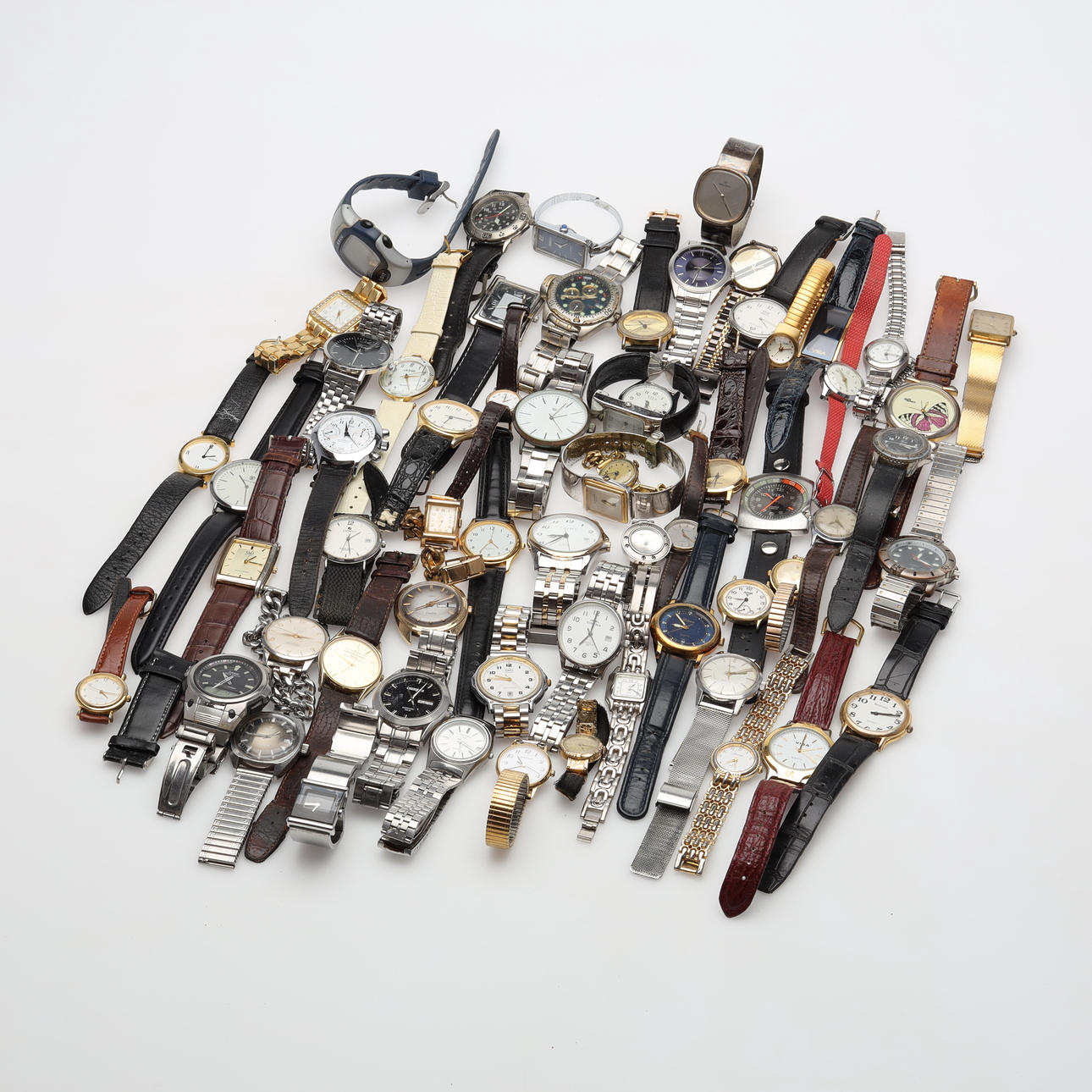 ARMBANDSUR ca 60 stycken.