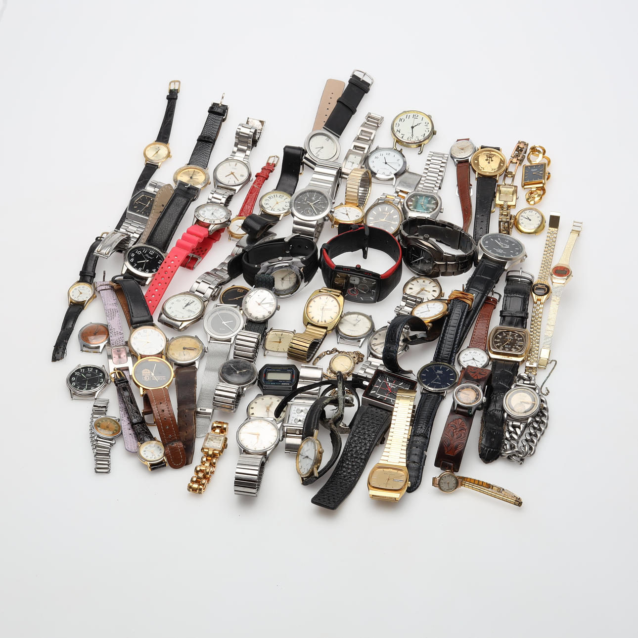 ARMBANDSUR ca 60 stycken.