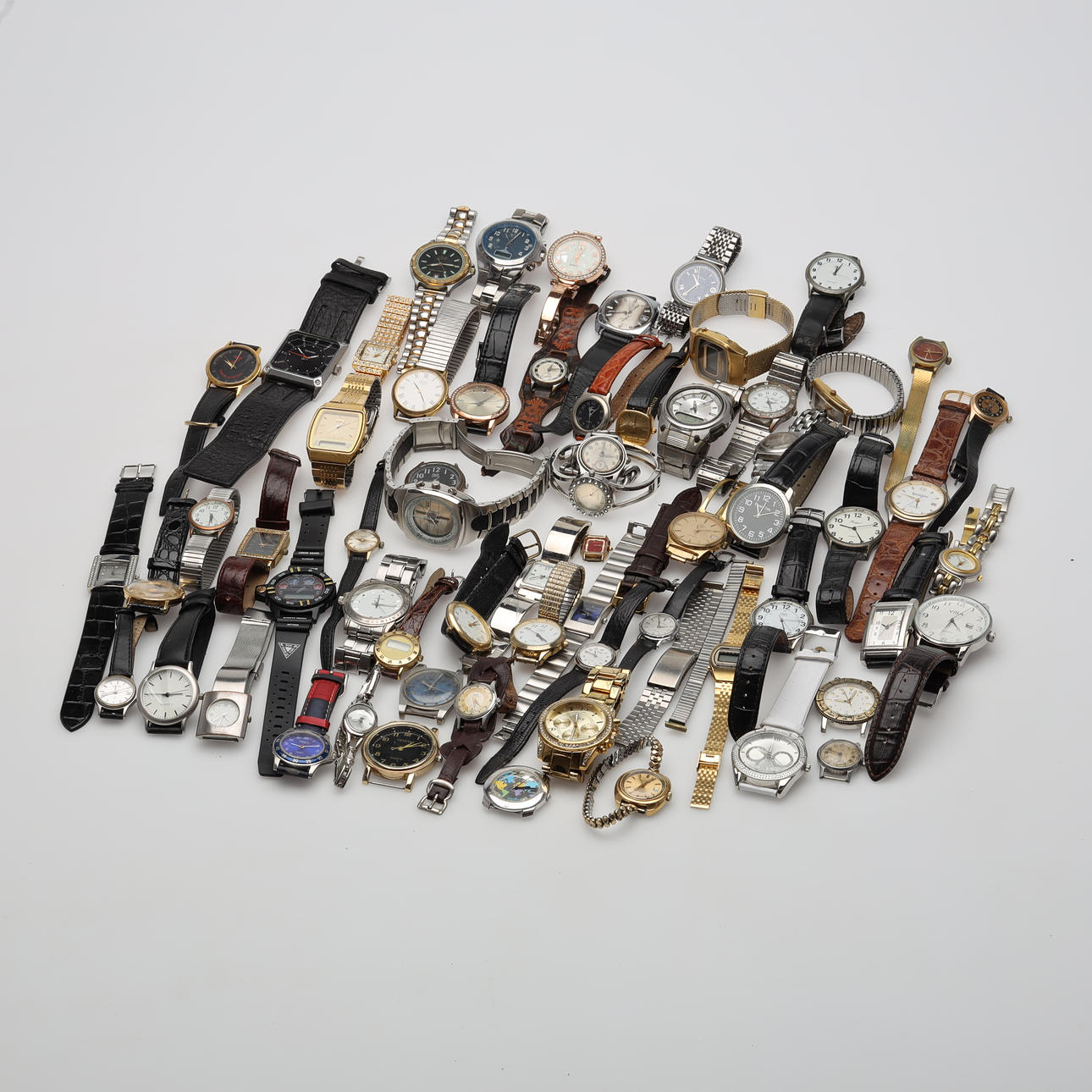 ARMBANDSUR ca 60 stycken.