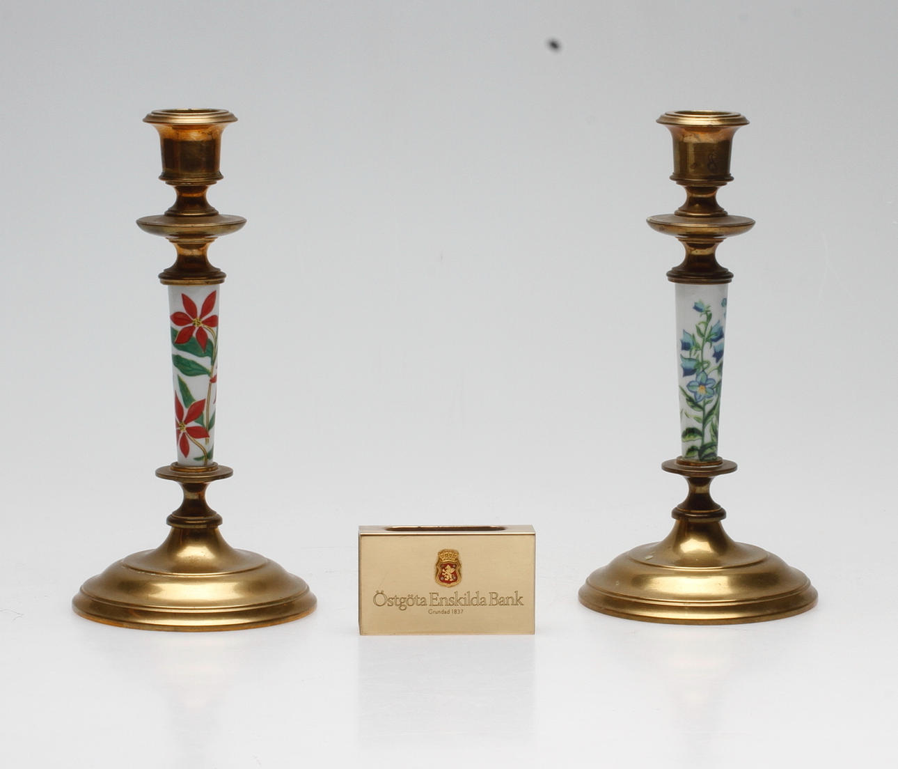 LJUSSTAKAR, 2 st samt TÄNDSTICKSHÅLLARE, Skultuna.