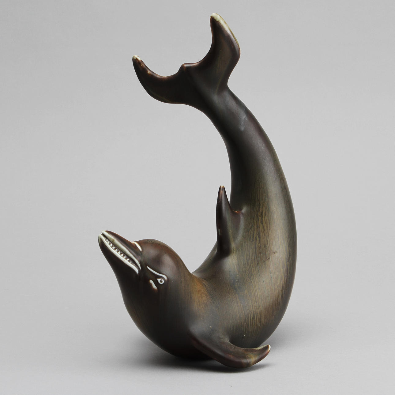 GUNNAR NYLUND. Figurin, delfin, stengods, Rörstrand.