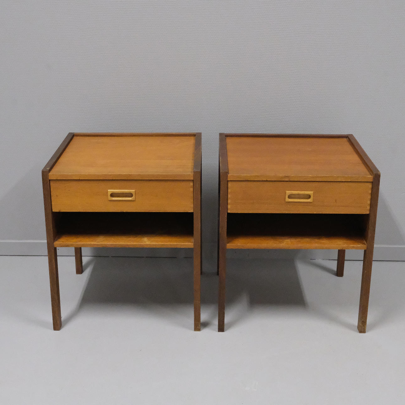 A PAIR OF BEDSIDE TABLES, TEAK.