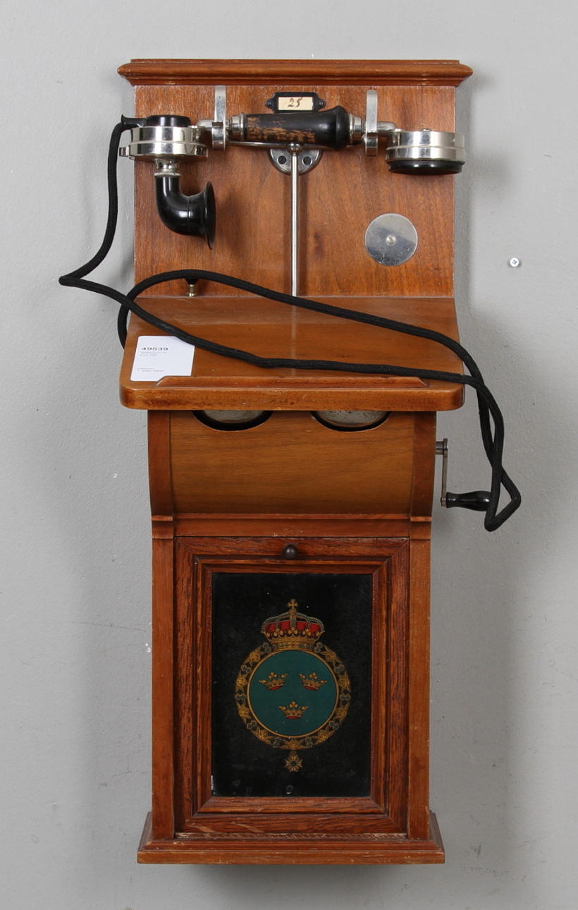 VÄGGTELEFON, 1900 talets första hälft.