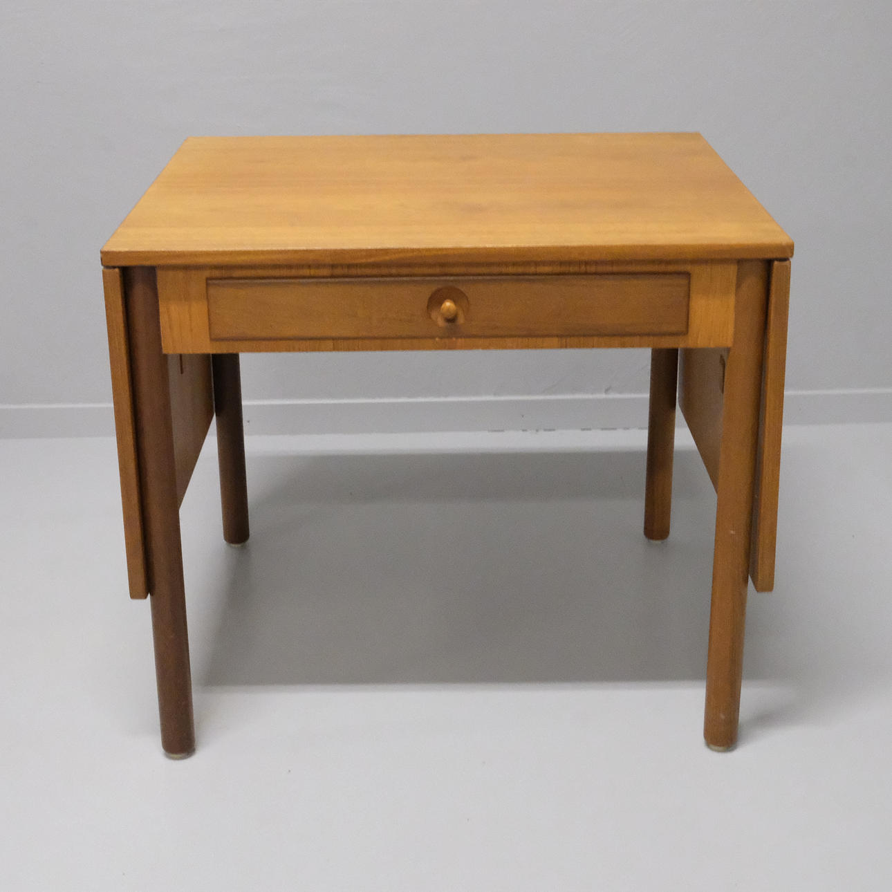 SIDE TABLE WITH FLAPS, TEAK.