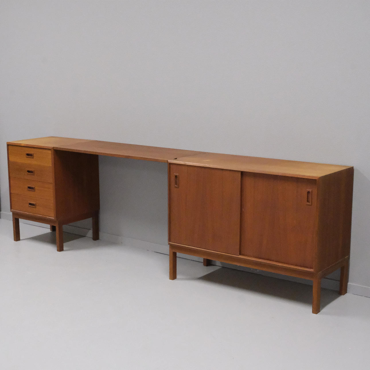 HOOTS WITH DISC, TEAK, TWO PIECES.