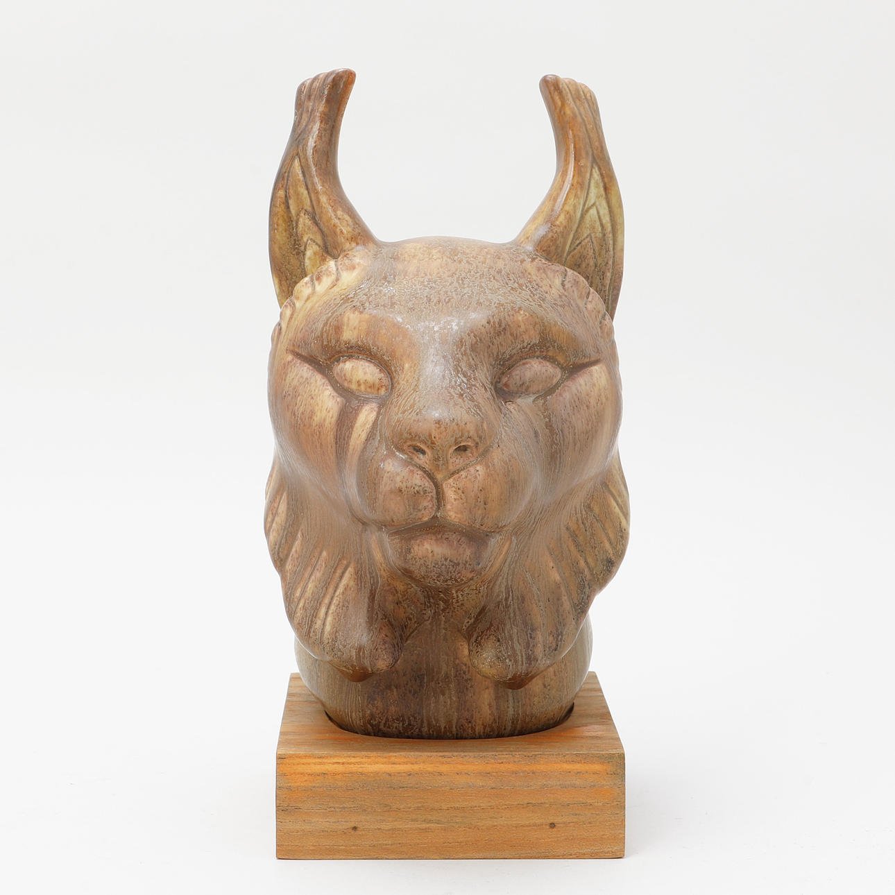 GUNNAR NYLUND. Figurin, lokatt, stengods, Rörstrand.