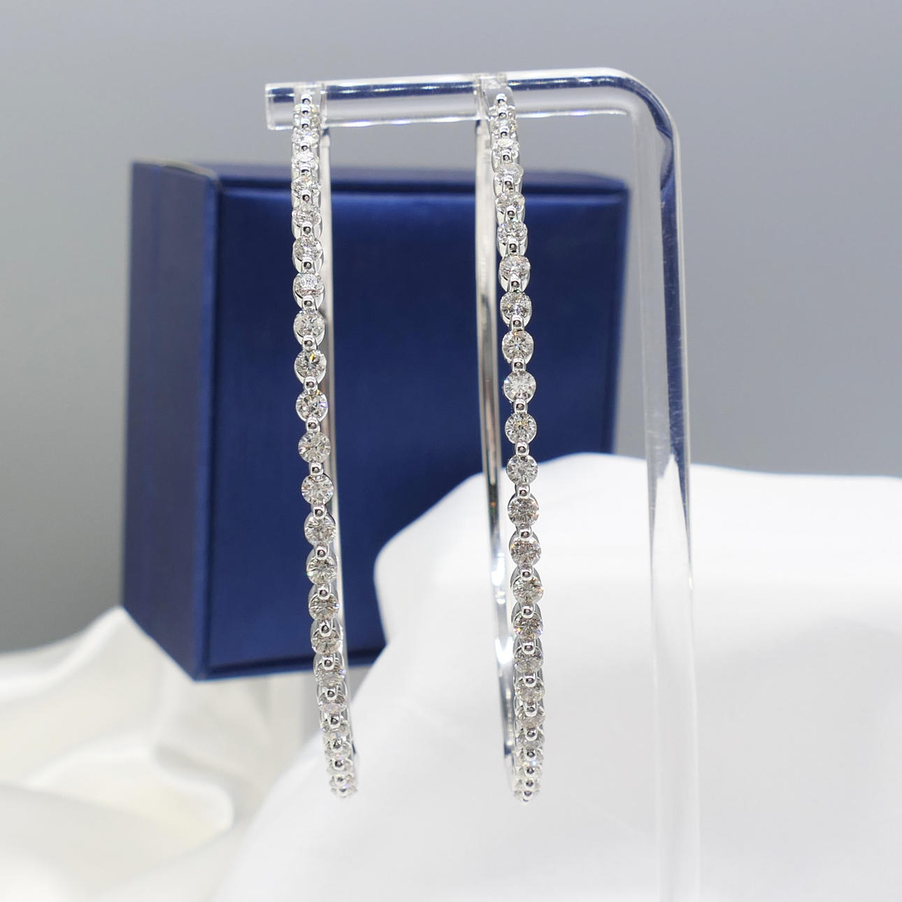 4.00CT DIAMOND large hoop earrings.